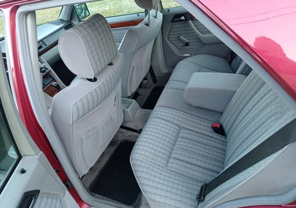 Mercedes-Benz W124 (1984-1993) cena 27400 przebieg: 230000, rok produkcji 1992 z Kielce małe 466